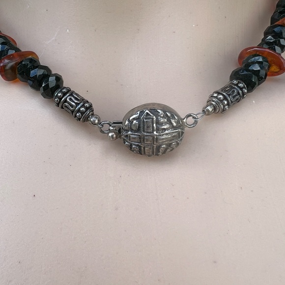 DARK GREEN & AMBER BEADED NECKLACE - Picture 3 of 6